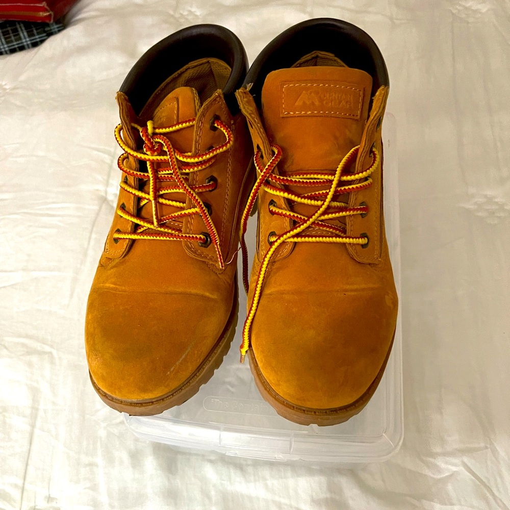 Mountain Gear kids boots Boys Size 4.5